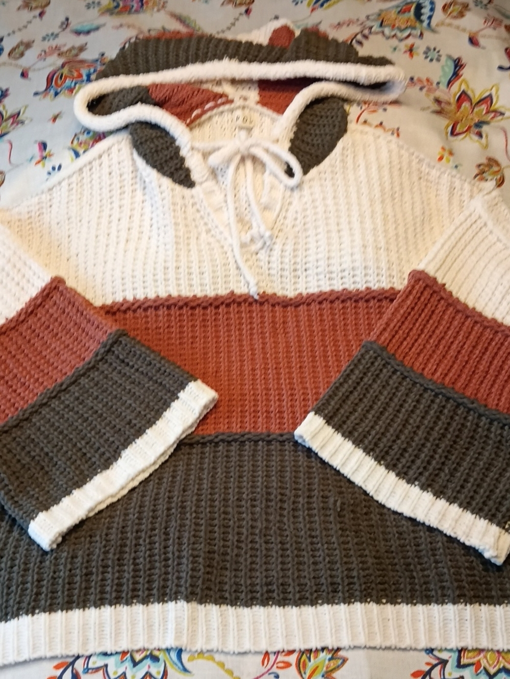POL Medium Hoodie Sweater
